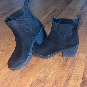 SODA Velvet Heeled Boot
